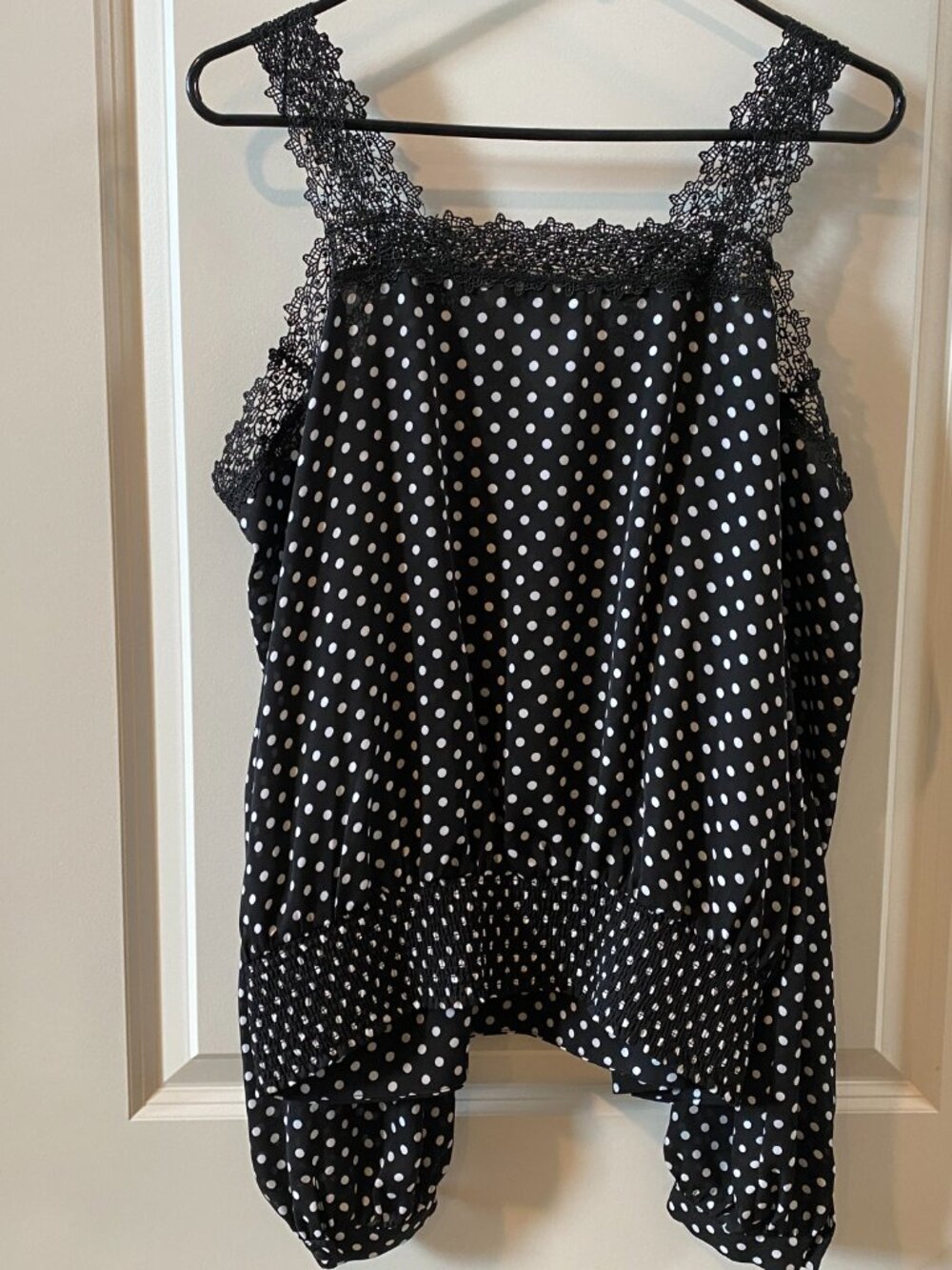 Bebe Polka Dot Print Lace Cold Shoulder Top Size XL - Picture 9 of 11